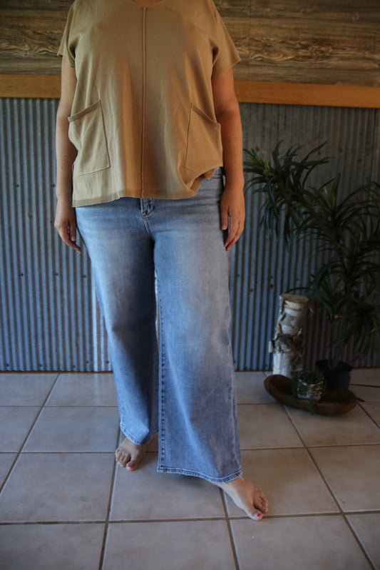 Risen Crop Wide Plus Size Jeans