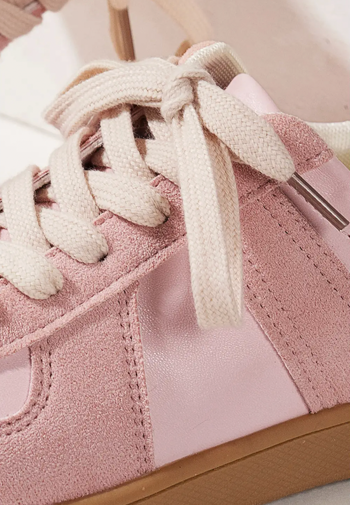Daniella Sneakers