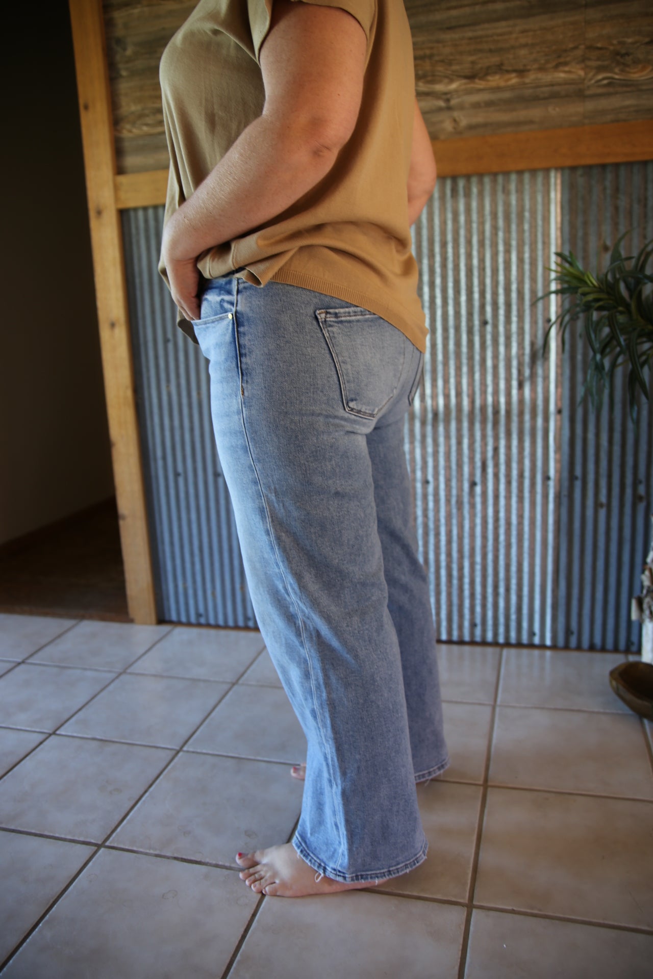 Risen Crop Wide Plus Size Jeans